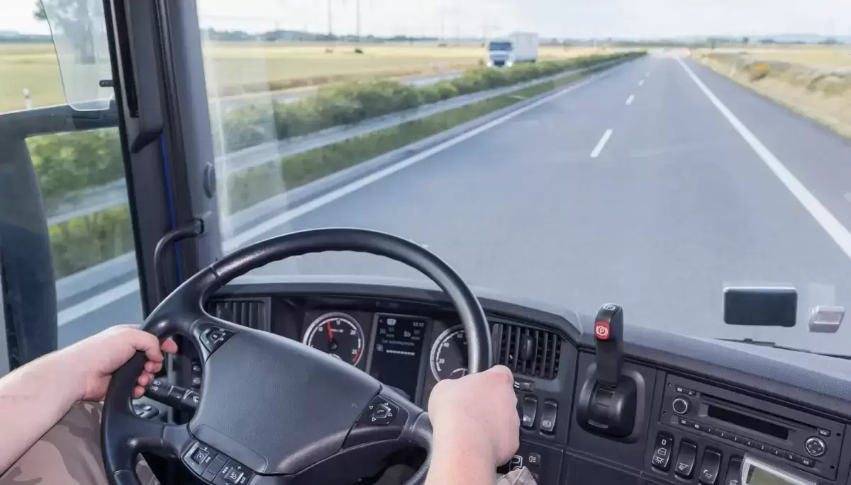 Жаңа заңның салдары: мыңдаған адам табыссыз қалуы мүмкін