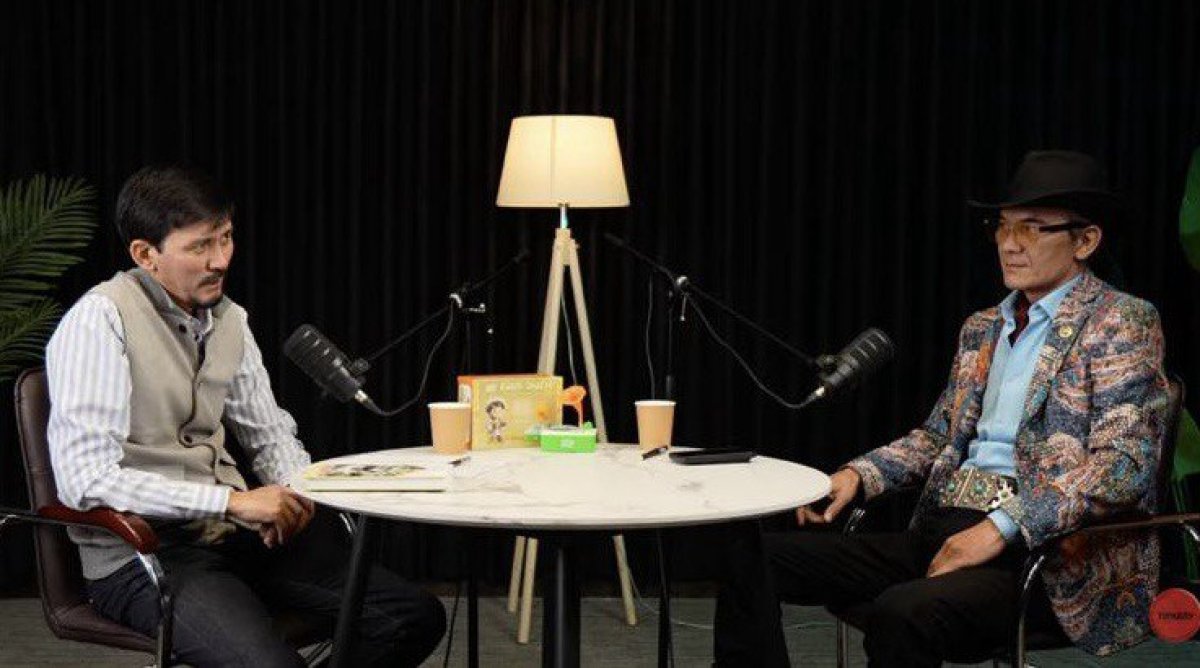 Ақын Бақыт Беделхан қазақ әйелдерін «шынжырынан босаған итке» теңеді