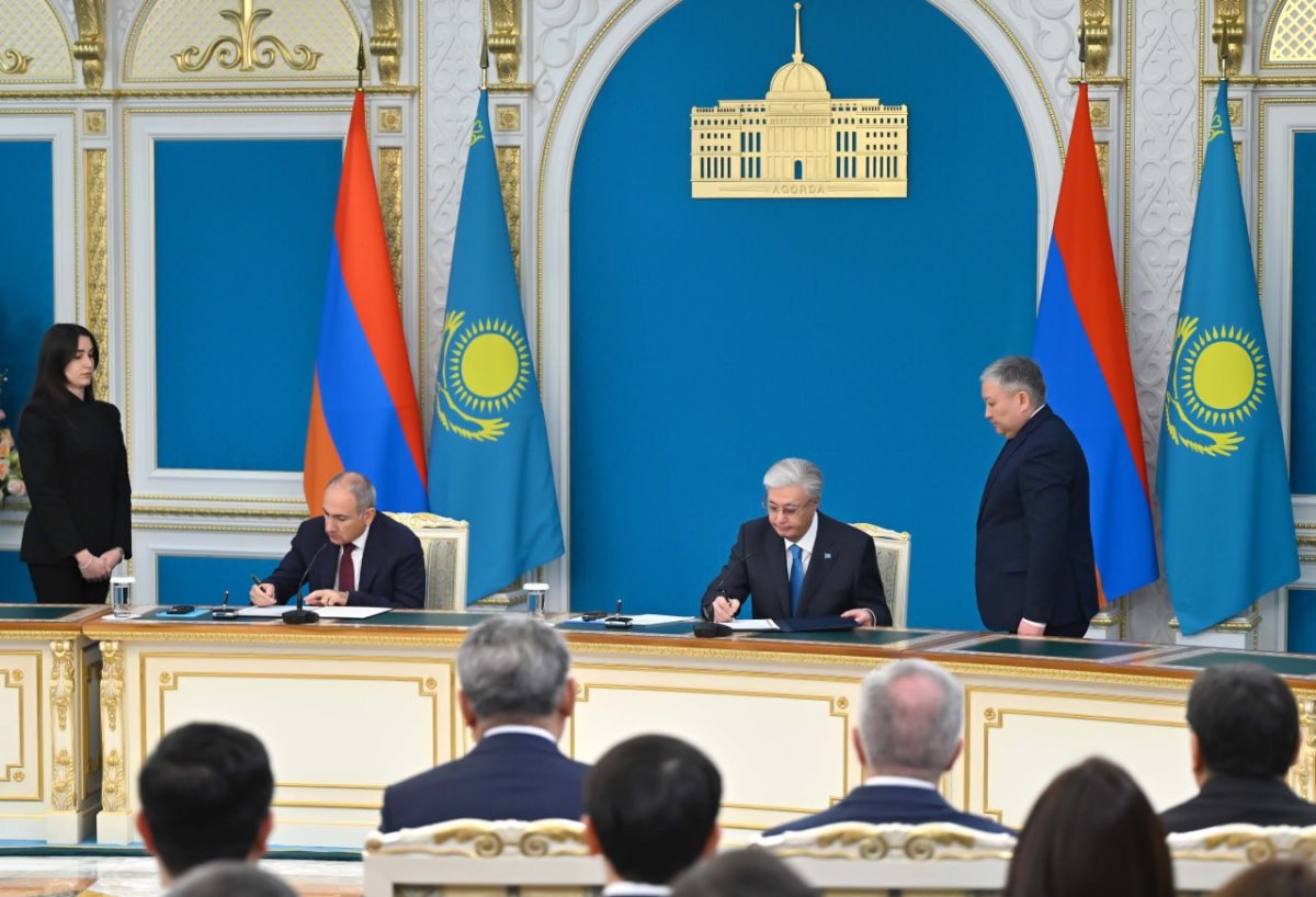 Тоқаев пен Пашинян 15 келісімге қол қойды