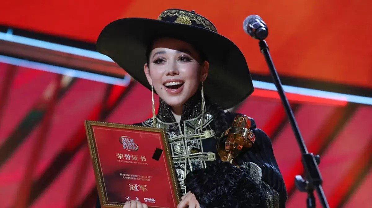 Моңғолиялық әнші Silk Way Star байқауының жеңімпазы атанды