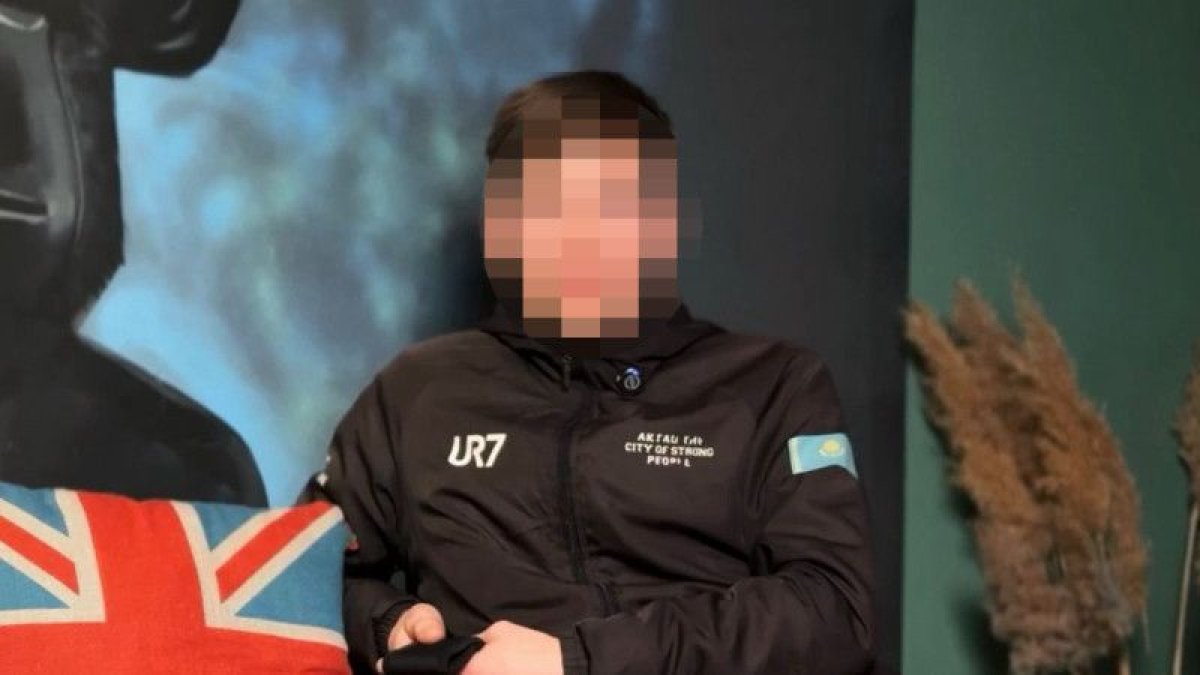 Танымал видеограф кәмелетке толмаған балаларға зорлық жасады деген күдікпен ұсталды