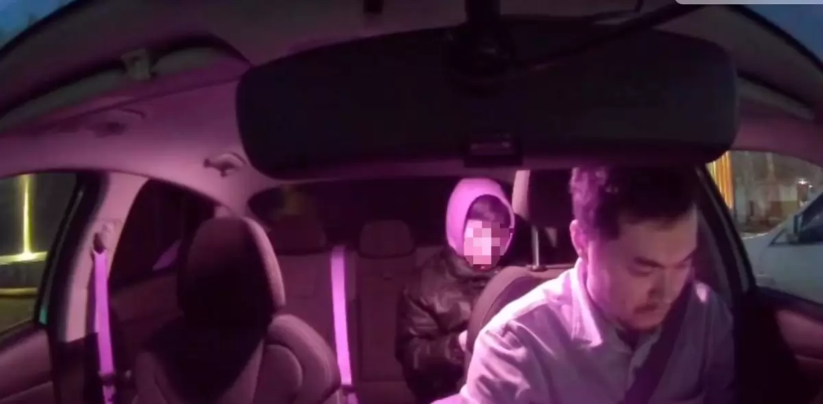 Құлағы естімейтін таксистің ақшасын төлемей қашып кеткен жігіт ұсталды