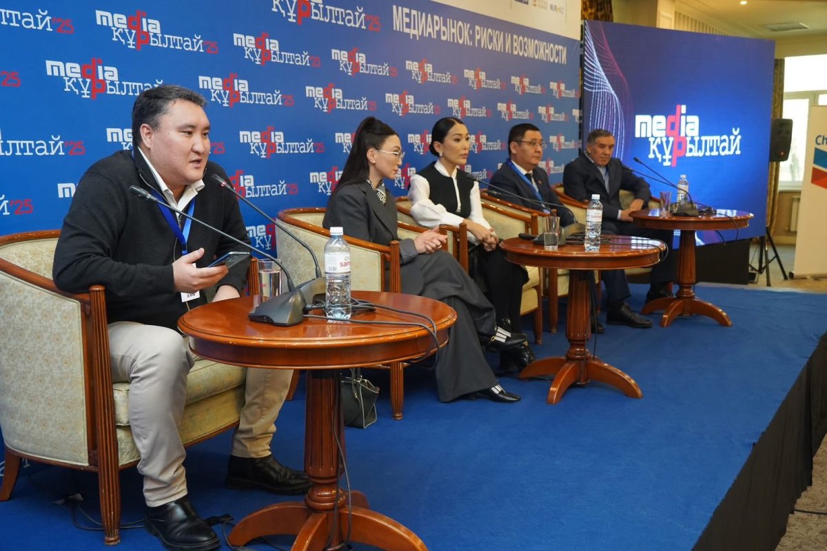 Қысым, бұғатталған сайт және қоғам назарын бұру саясаты: Алматыдағы «Медиақұрылтай» қалай өтті?