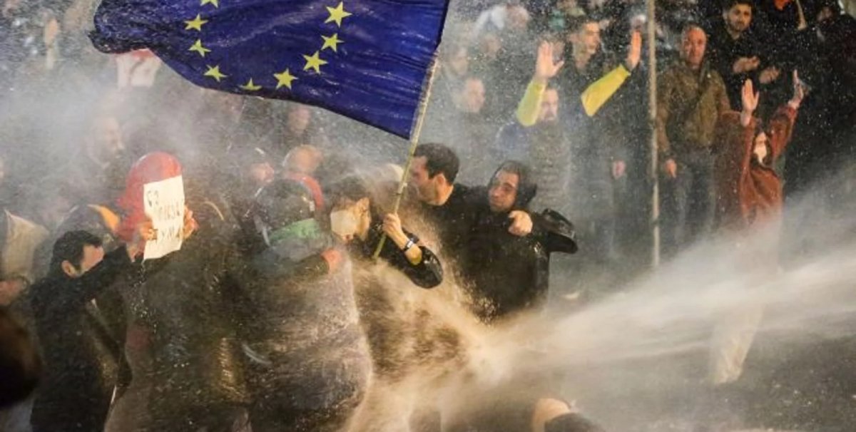 БАҚ: Грузия билігі наразыларды тарату үшін химиялық қару қолданған болуы мүмкін