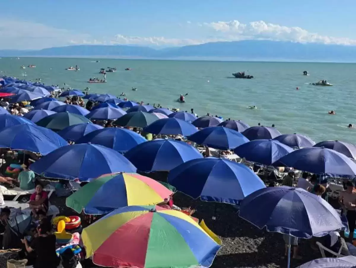 Алакөлдегі туризм: шенеуніктер тек қатаң сөгіспен құтылған