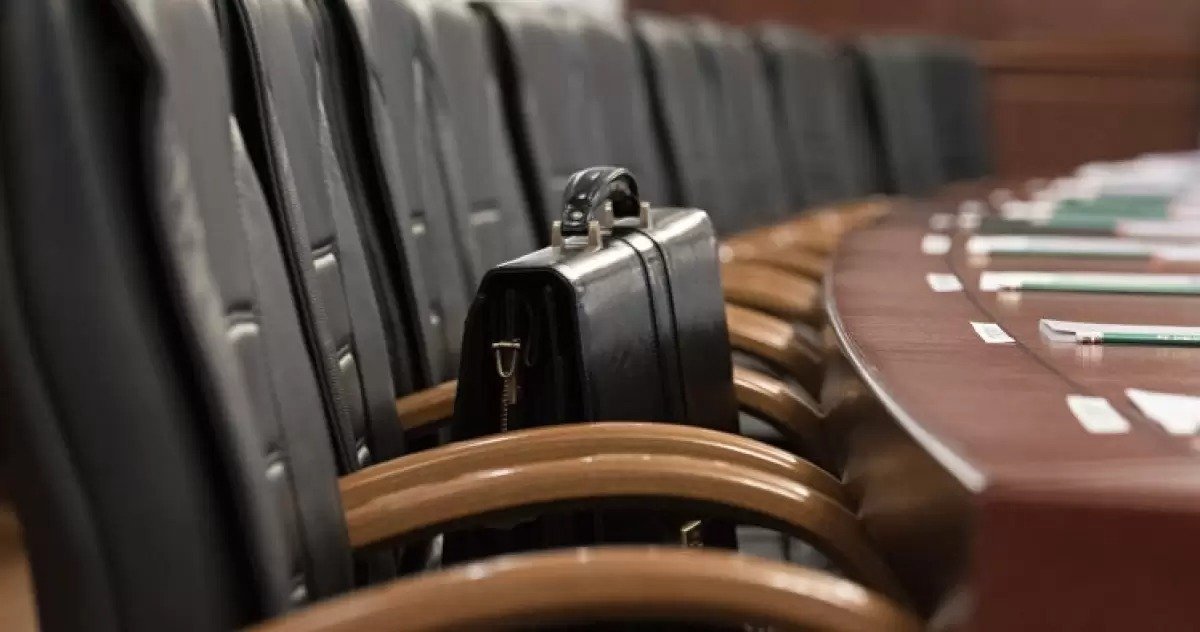 Мемлекеттік қызметкерлерге кәсіппен айналысуға бола ма