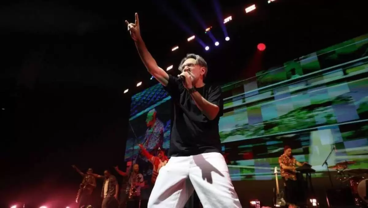 Путинге ән арнаған әртіс Қазақстанға келе жатыр