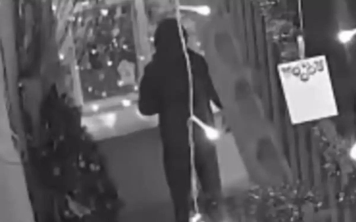 Теміртауда тұрғын үйдің кіреберісінде шыршаны өртеген ер адам қамауға алынды