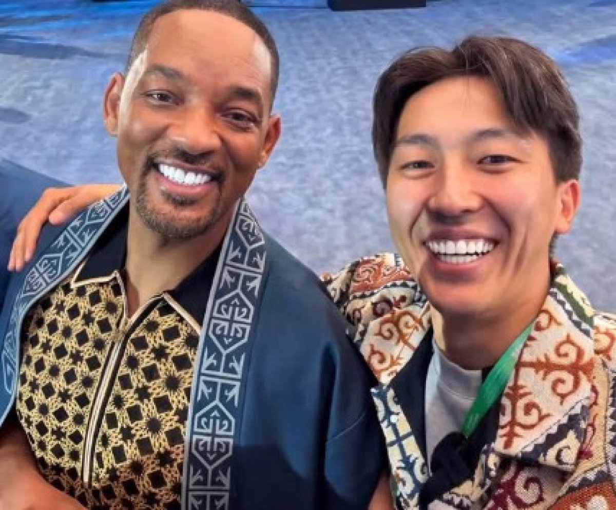 Қазақстандық блогер америкалық актер Уилл Смитке шапан жапты