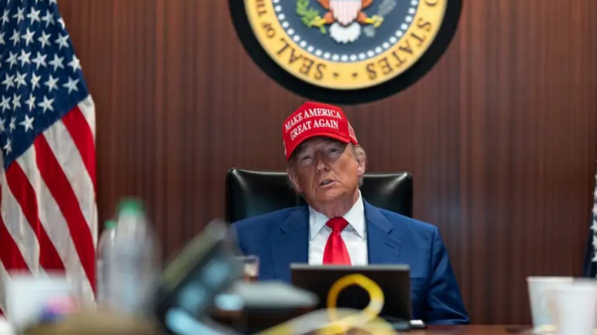 Трамп ирандықтарды мемлекеттік мекемелерді басып алуға шақырды