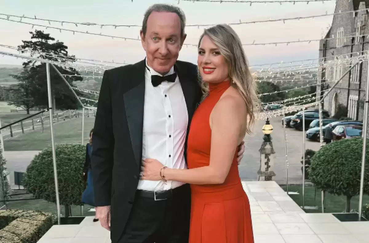 Питер Фостердің жұбайы Air Astana төңірегіндегі жанжалға пікір білдірді