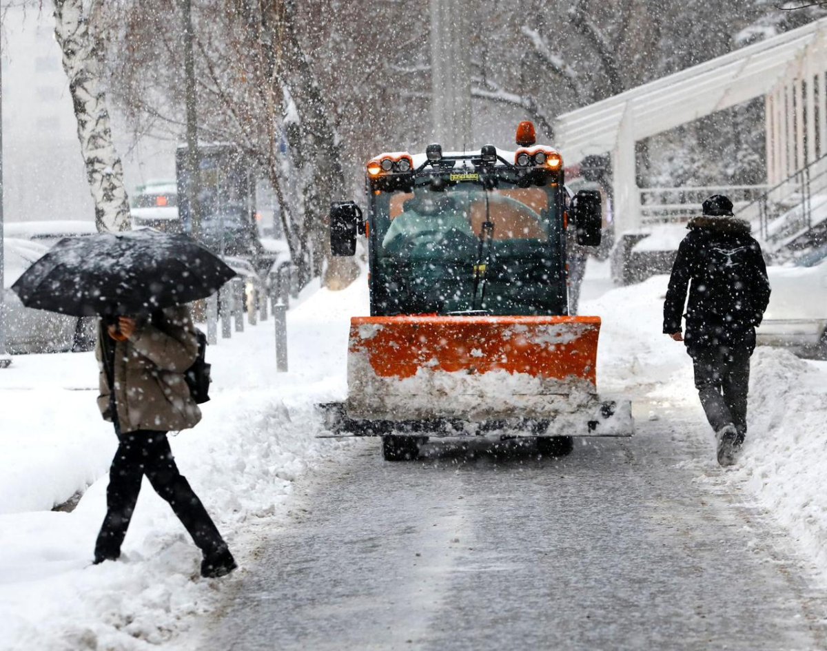 Алматыда жауған қардың қалыңдығы 15 сантиметрден асты