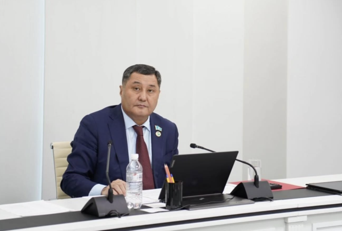 Астанада мәслихат депутаты баяндаманы қазақша жасауды талап етті