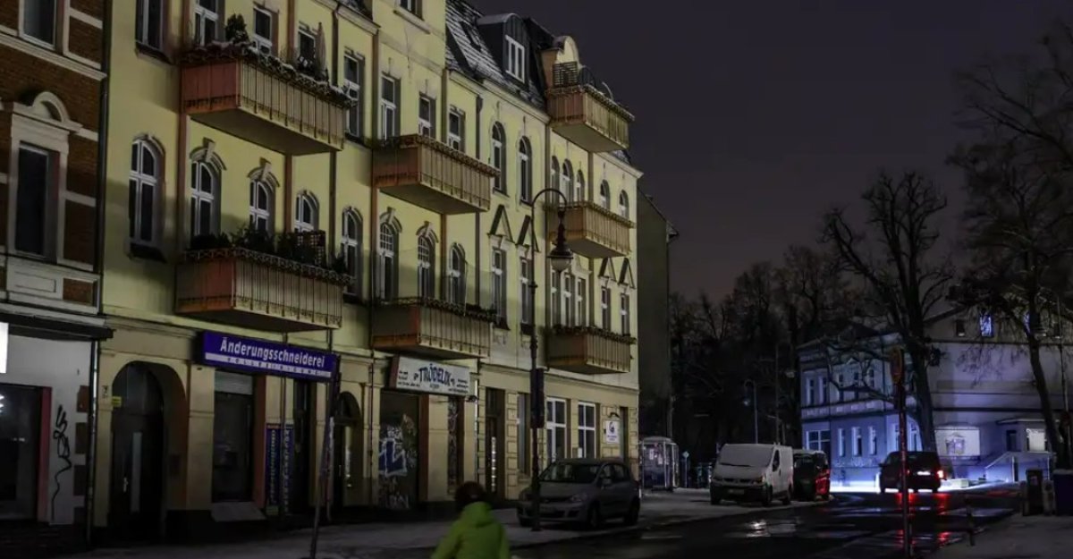 Берлинде 100 мың адам жарықсыз қалды