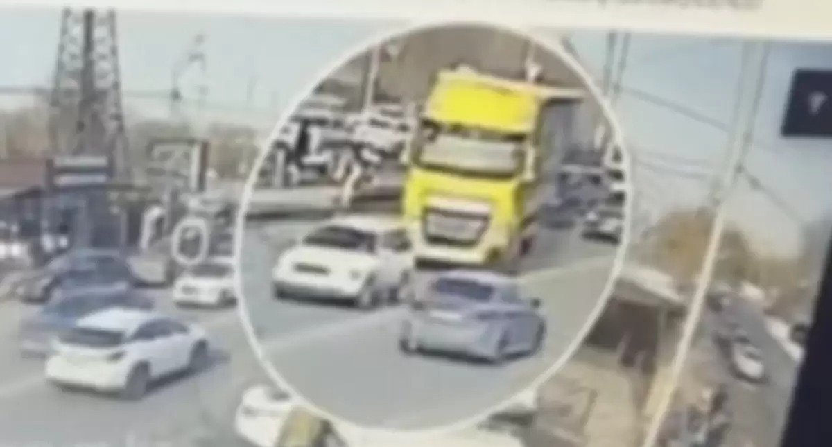 Алматыда жүк көлігі жаяу жүргіншіні қағып өлтірді