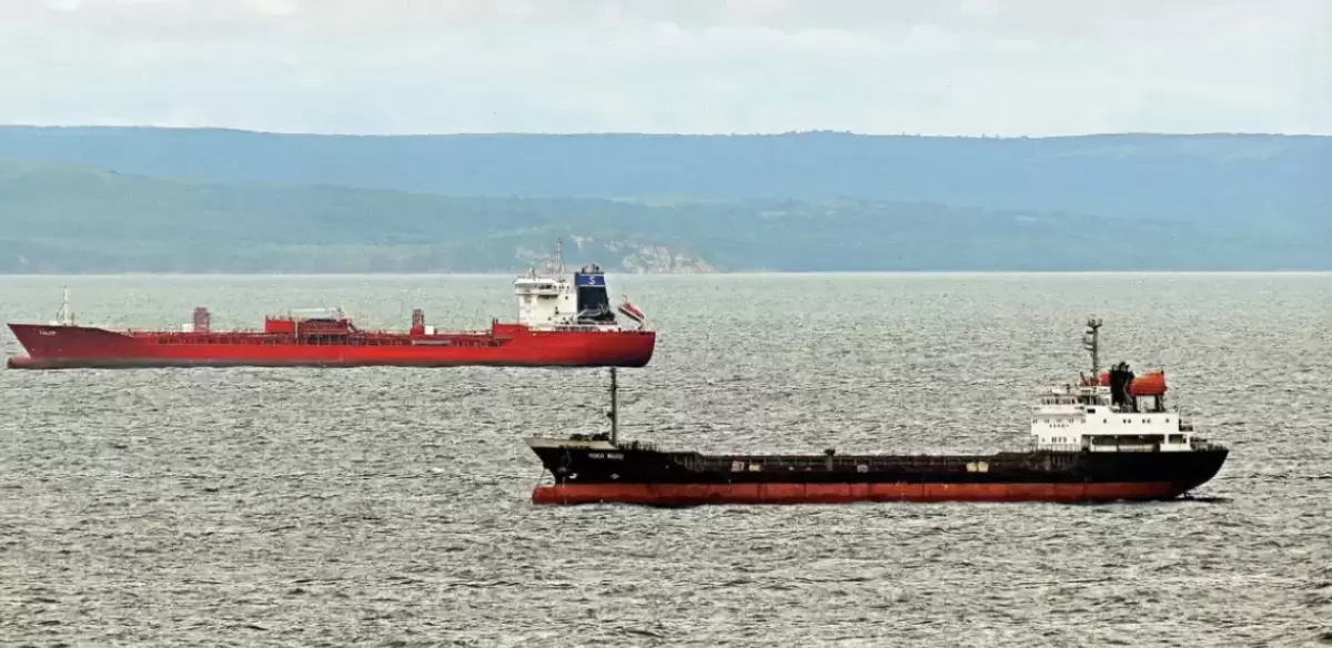 АҚШ Ресейдің «көлеңкелі флотына» тиесілі танкерді басып алды