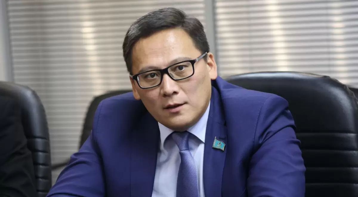 Миллиардтап ақша жымқырып, сотталған экс-ректор бостандыққа шықты