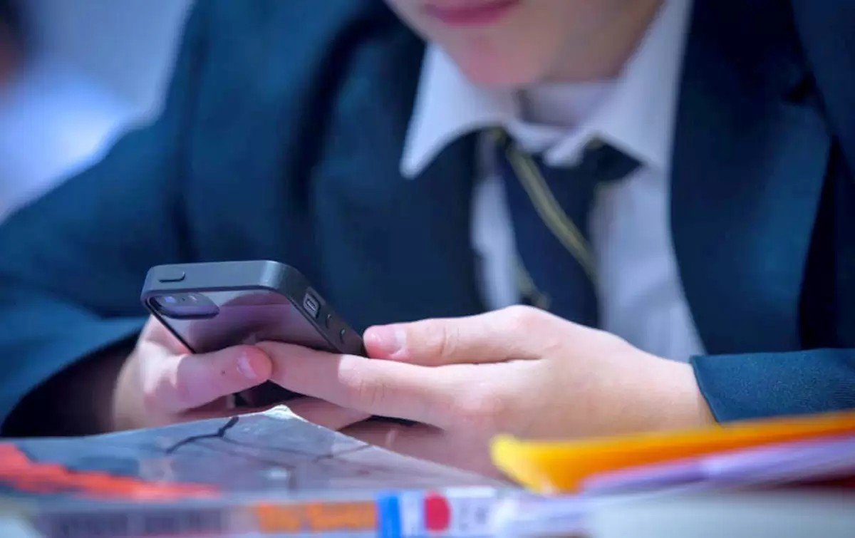 Қазақстанда оқушыларға телефон ұстауға толық тыйым салынады