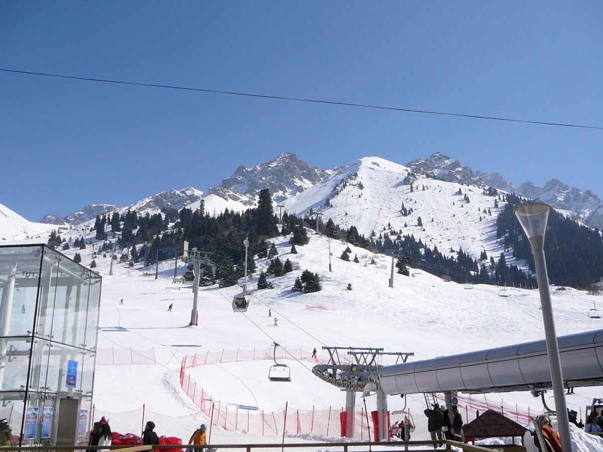 Шымбұлақтағы аспалы жол кабинасына екпіні күшті желден зақым келді