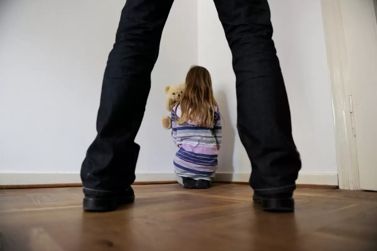 Алматыда ВИЧ жұқтырған ер адам 13 жастағы қызды зорлаған