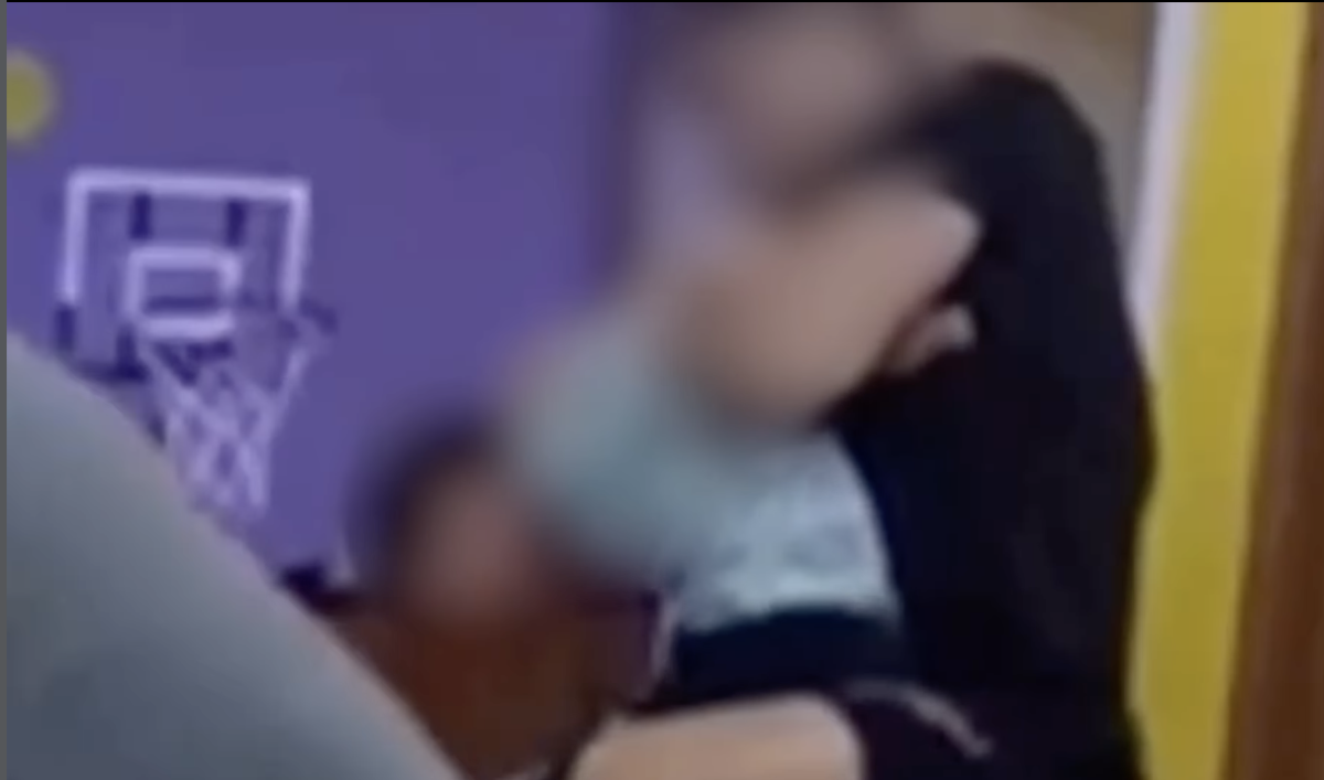 Алматыда ерекше баланың қолын бұраған орталық қызметкері қамауға алынды