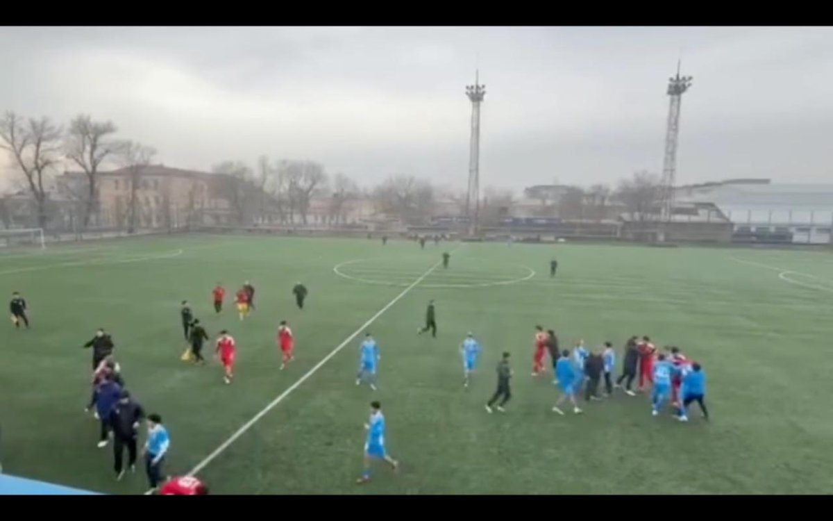 Жағын сындырып, тісін қағып алған: Шымкентте футбол матчы төбелеспен аяқталды