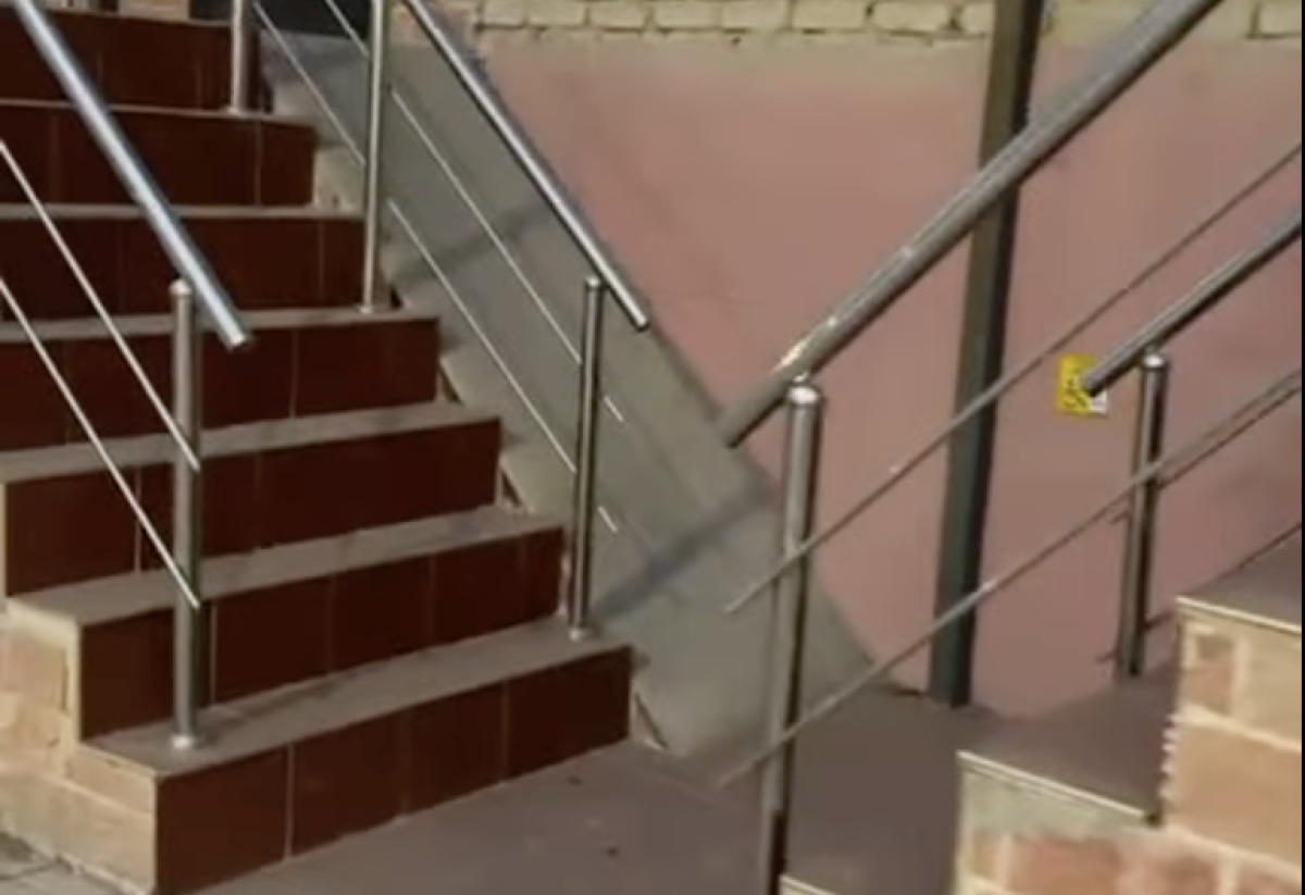 "Бәрі тек қағаз жүзінде дұрыс па?" - атыраулық тұрғын пандус мәселесін көтерді