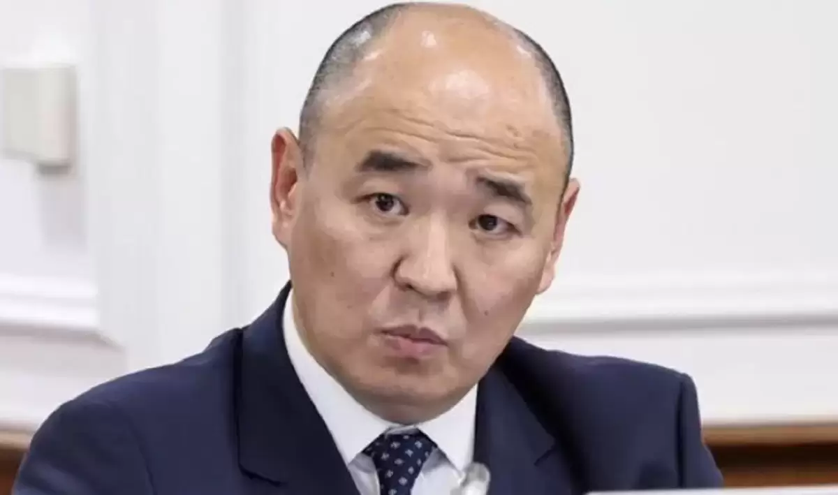 Қанат Шарлапаев қазақ тілін журналистердің сынынан кейін үйрене бастағанын мойындады