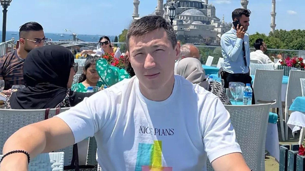 Әнші Рахат Тұрлыханов полицияға жеткізілді