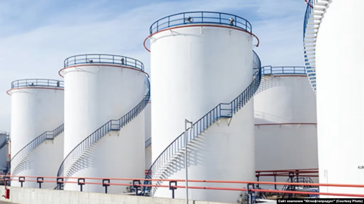 Дрон шабуылынан кейін Ресейдің Краснодар өлкесінде мұнай базасы өрткен оранды