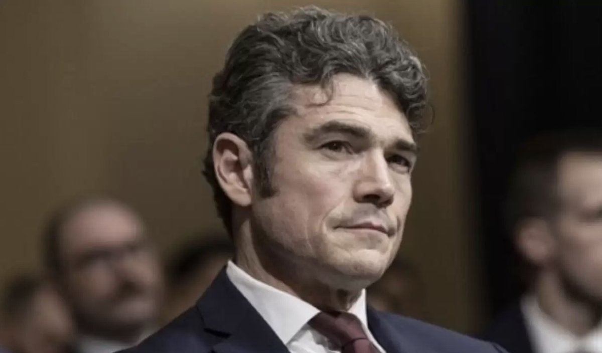 Трамп Ирандағы соғысты сынаған шенеунікті жұмыстан қуды