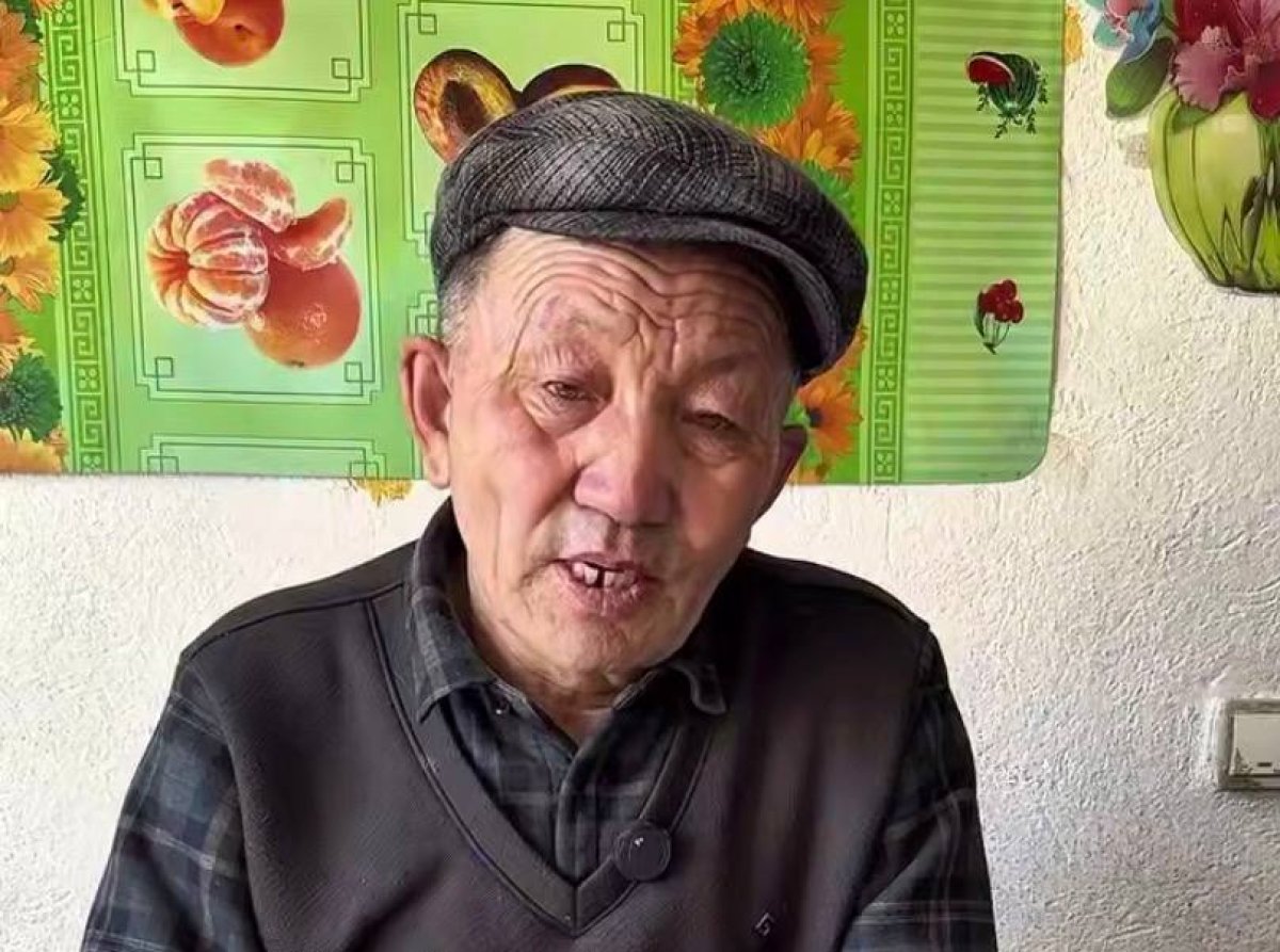 "Қыстың күні аяқ киімімді шешіп алды": Ұлдарымнан жәбір көрдім деген қария көмек сұрады