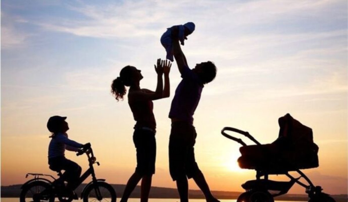 Әке-шешесі еркелетпеген балалар 30-дан асқанда қоғамнан теперіш көреді