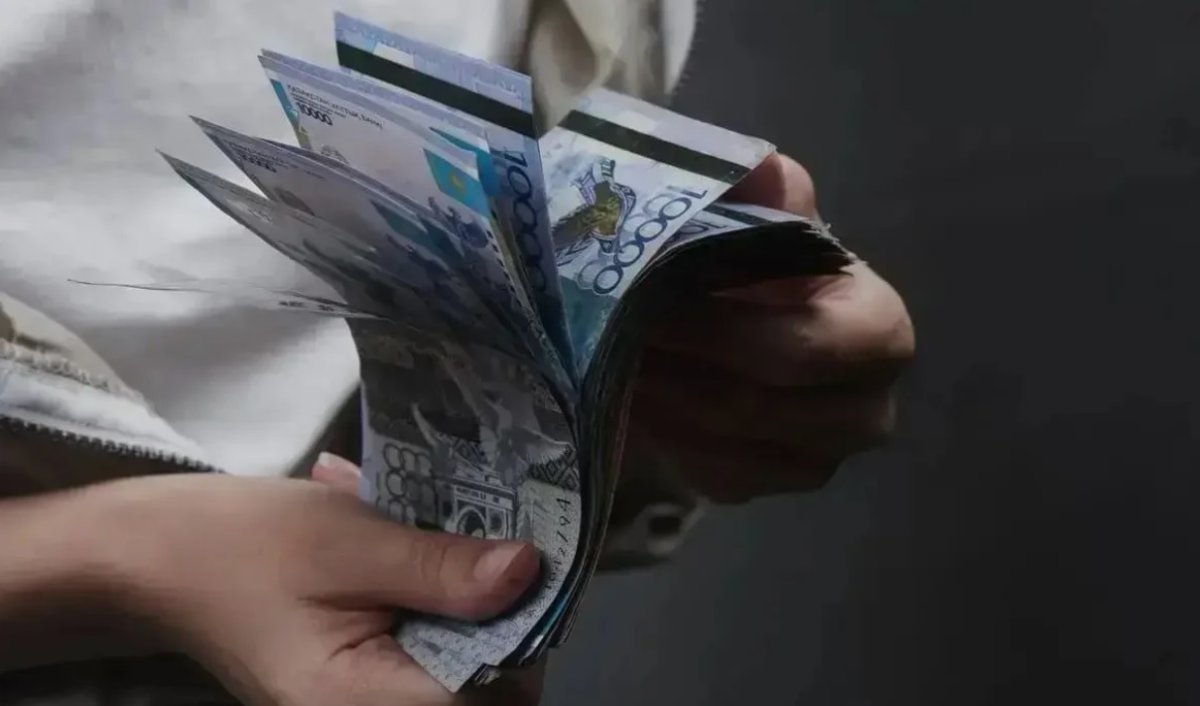 4,2 млн теңге: Қазақстанда кім өзін ең жоғары жалақыға лайық көреді