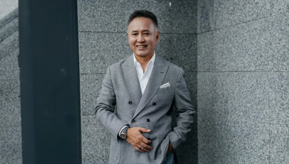 Зәулім үйімен тамсандырған Алагөзов президенттен орден алды