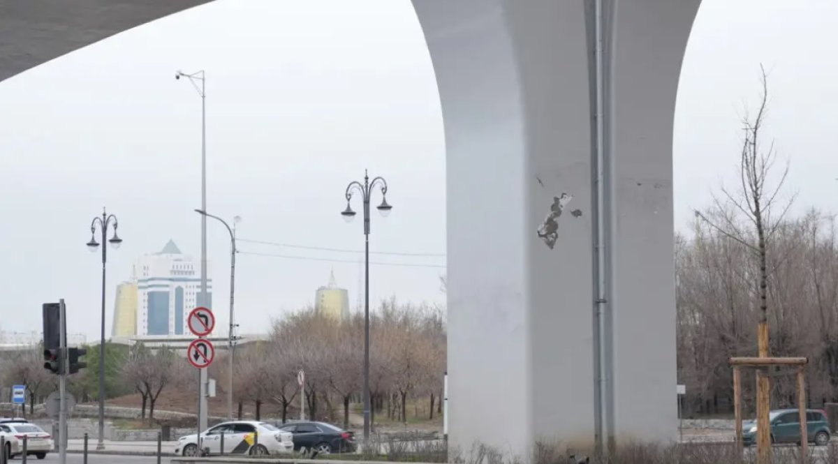 Жаңа сырланған бояуы түсіп жатыр: Астанадағы LRT тағы да дауға қалды