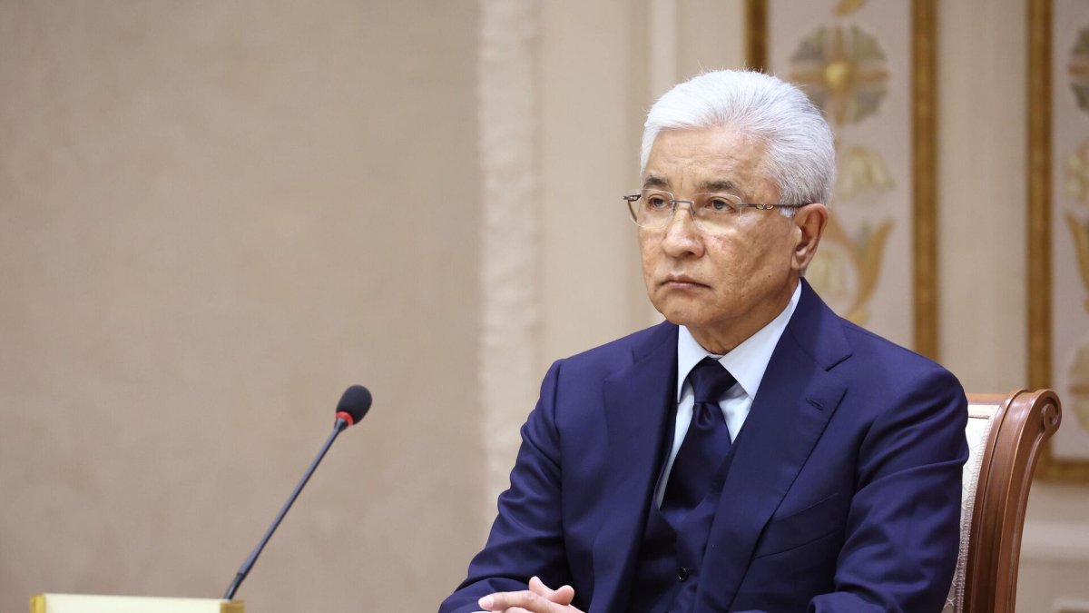 Белгілі ақынның асында Иманғали Тасмағамбетов төбе көрсетті