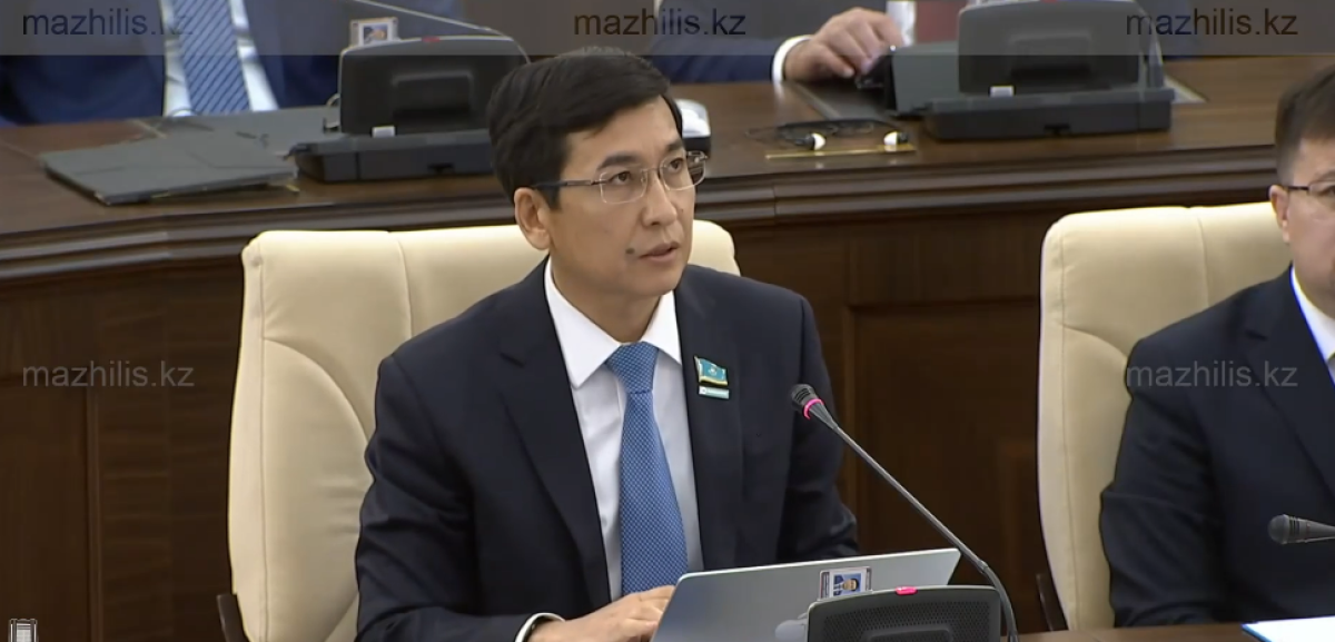 Аймағамбетов ғылымды дамытуға бағытталған заң жобасын таныстырды