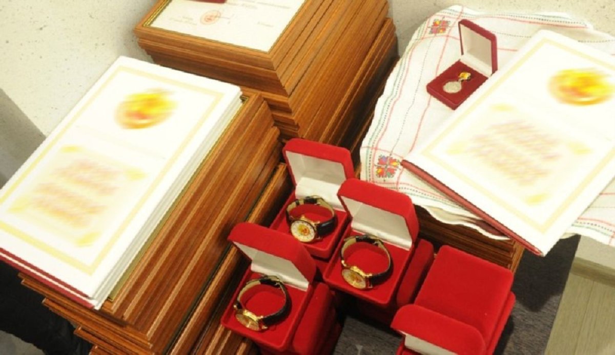 «Үздік құда»: Мемлекет мінберінен мейрамханаға дейін тараған марапат