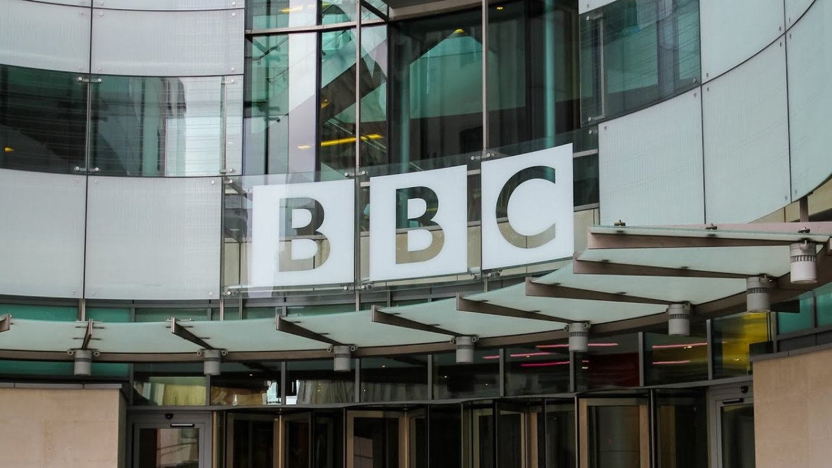 Букингем сарайы алаңдаулы: BBC 2 мың қызметкерін қысқартады