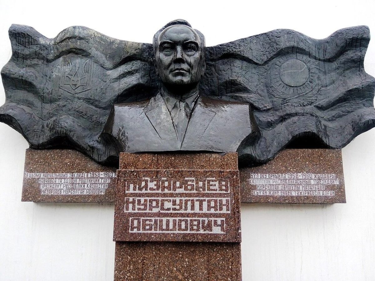 Украинада Назарбаевқа қойылған мүсін алынбайтын болды