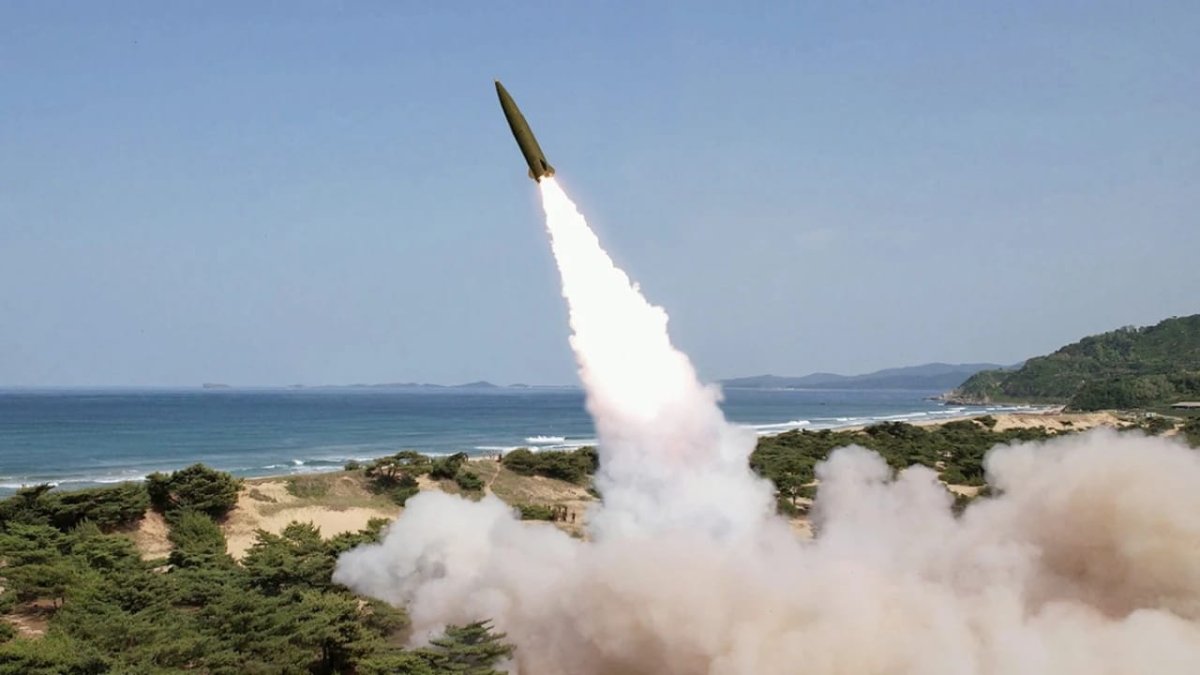 Солтүстік Корея Жапон теңізі бағытына бірнеше зымыран ұшырды