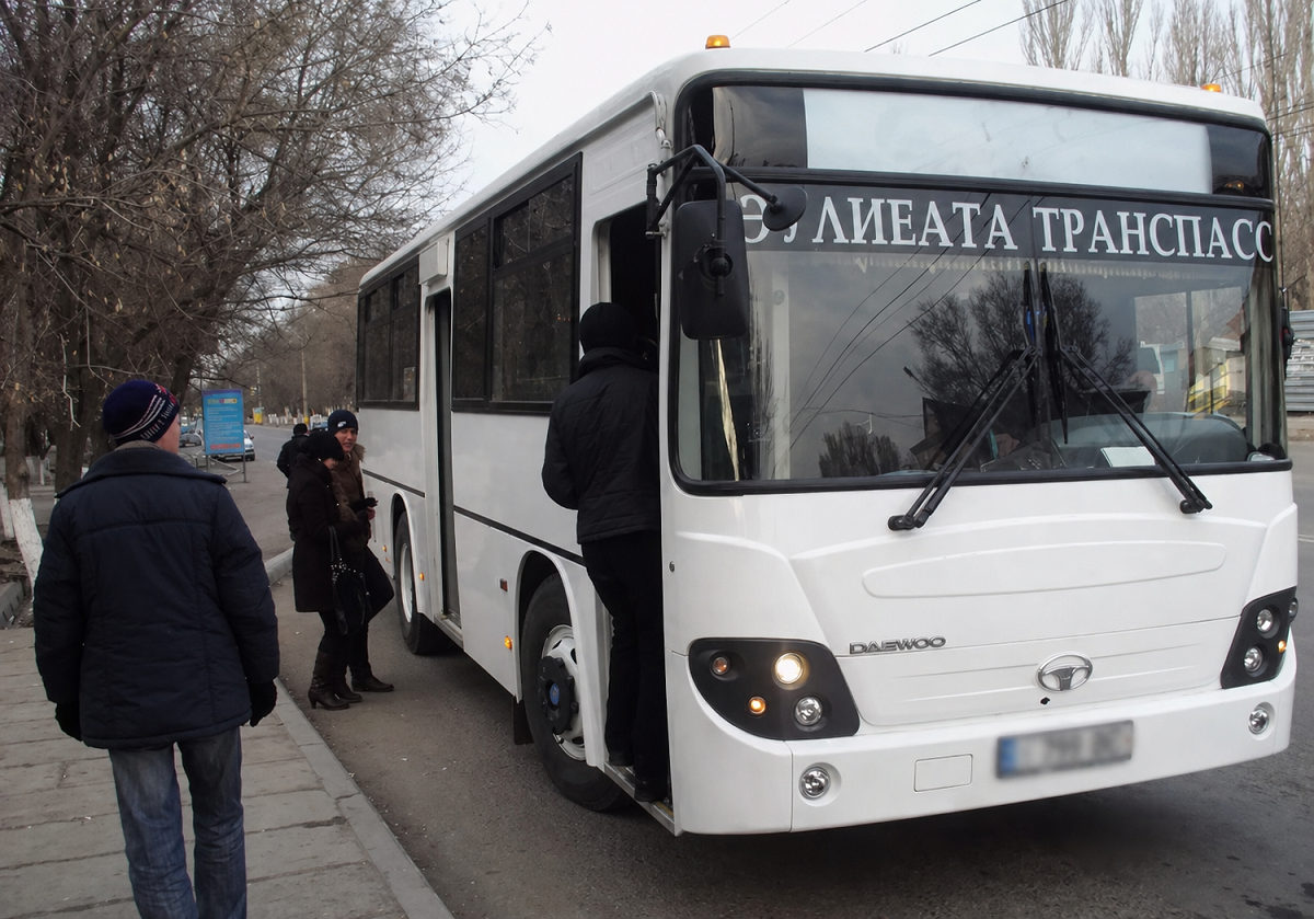 «Ресейге көрсетем»: жұрт кондуктордан орысша сөйлеуді талап еткен тараздыққа шүйлікті