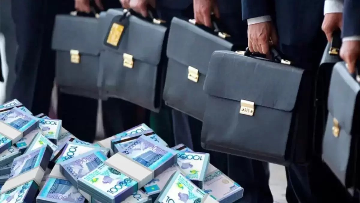 Қазақстандық шенеуніктердің айлық табысы белгілі болды