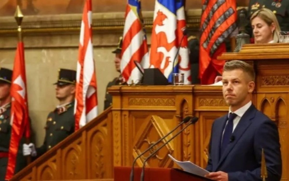 Барлығын отставкаға кетуге үндеді: Петер Мадияр Венгрия премьер-министрі болды