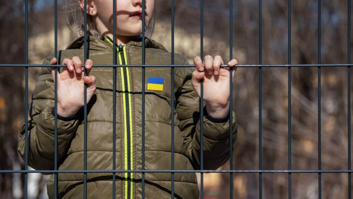«Болмысынан айырған»: Ресей ұрлаған украин балаларының тағдыры айтылды
