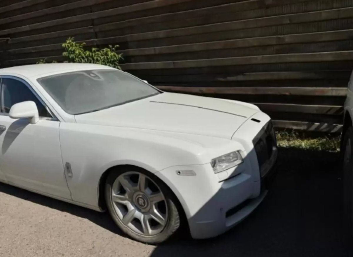 Назарбаевтың «оң қолы» мінген Rolls-Royce кімге бұйырды