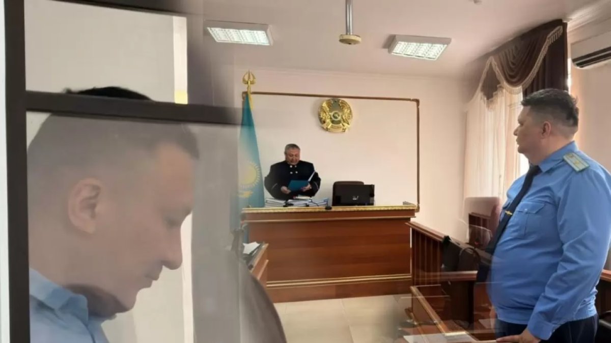 92 мың доллар пара: Ақтөбеде басқарма басшысы мен тергеуші сотталды