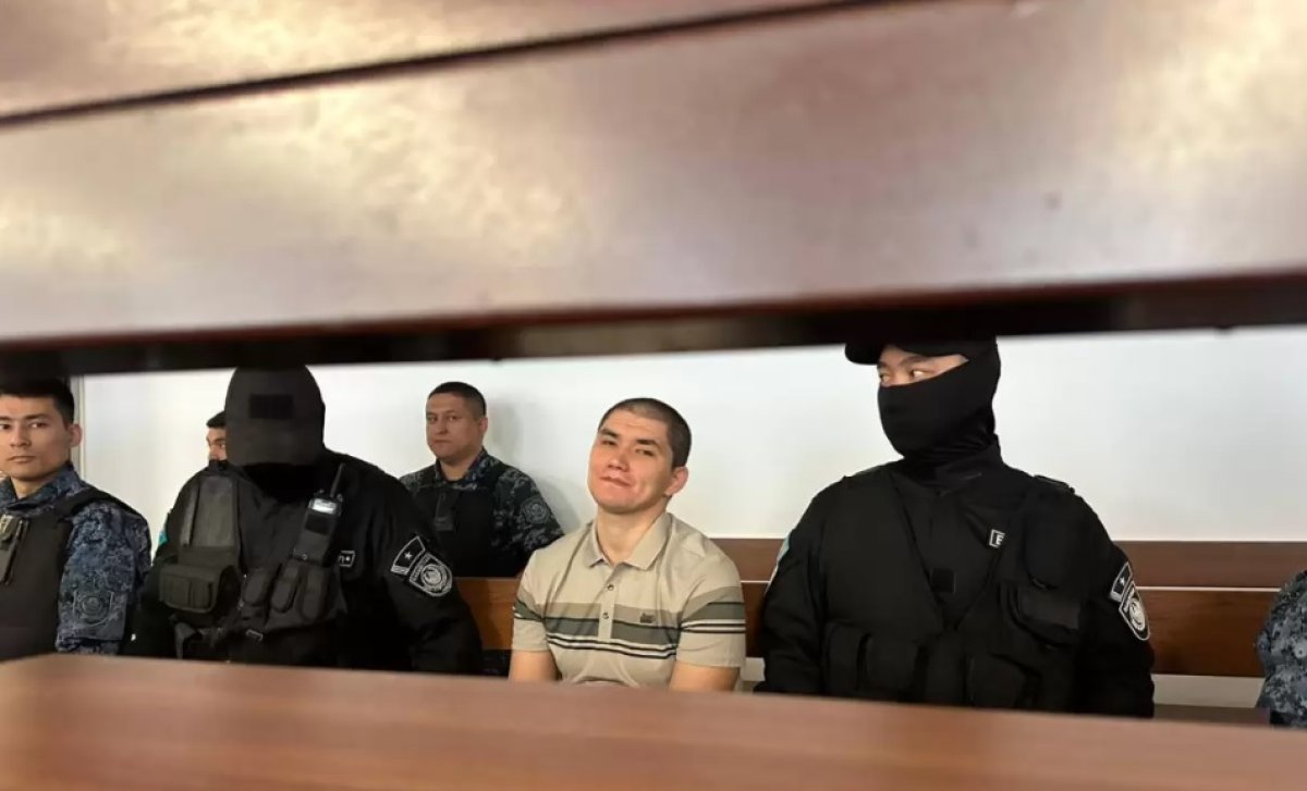 «Біреуінің өлімін жасыру үшін үшеуін өлтірдім»:  Сәрсемәлиев сотта сұмдық жайтты айтты
