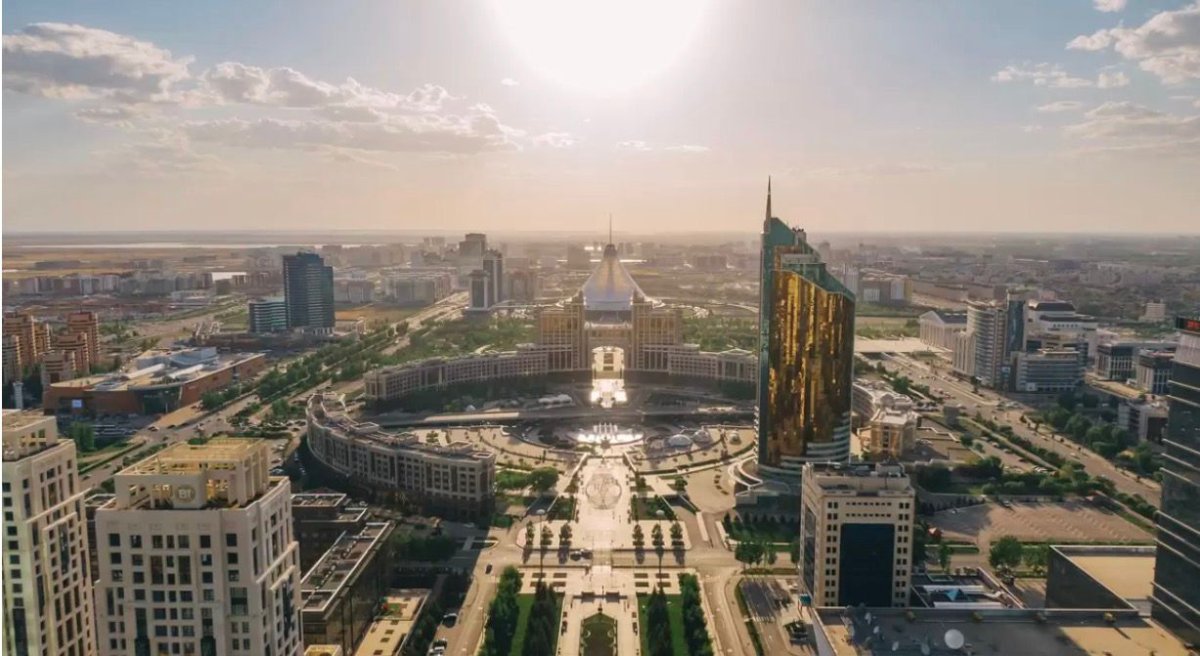 Bloomberg: Қазақстан Шығыс пен Батысты жалғайтын маңызды буынға айналып келеді